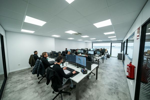 L'éclairage LED moderne : confort et performance pour le bureau
